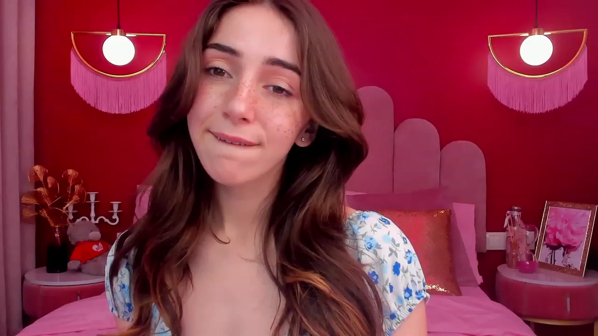 Gallery image thumbnail from ElsaYoung's myfreecams stream on, 05/05/2023, 14:13 image 2 of 20