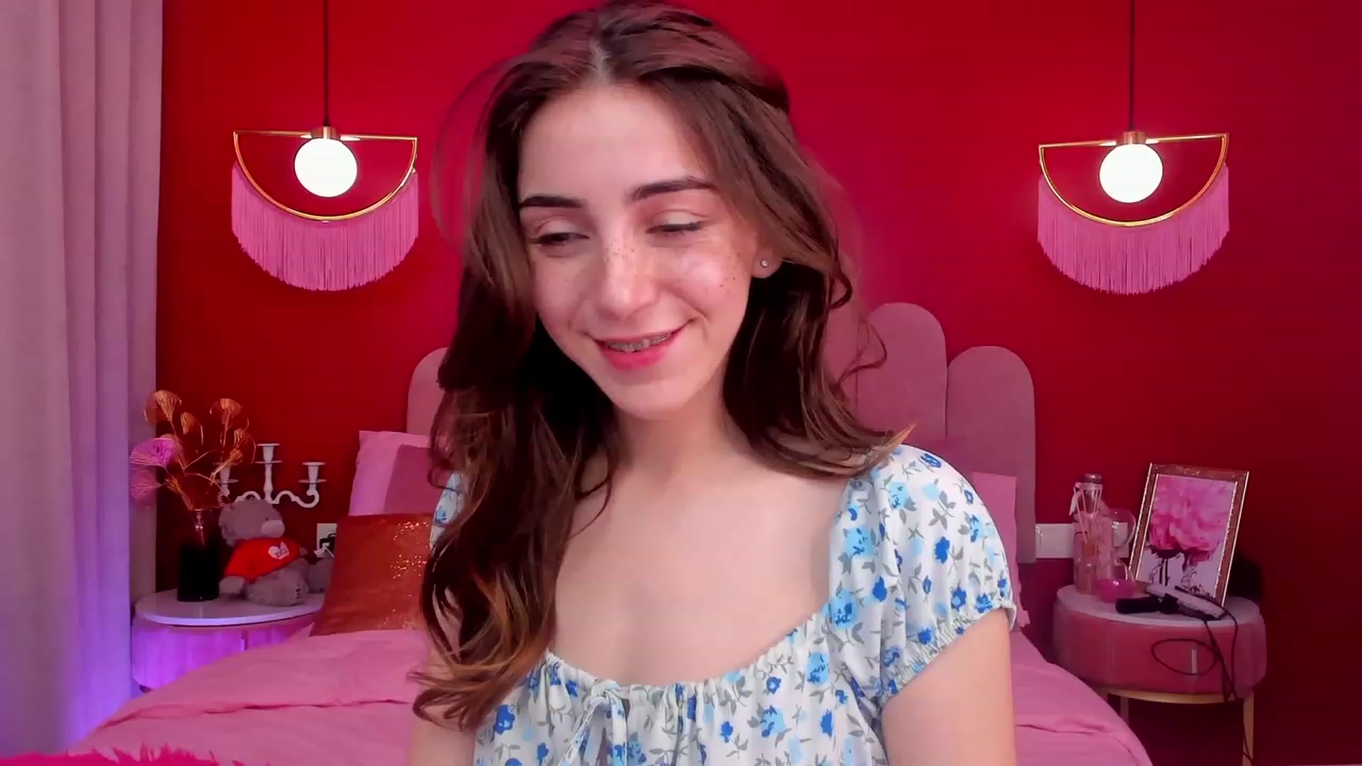 Gallery image thumbnail from ElsaYoung's myfreecams stream on, 05/05/2023, 14:13 image 14 of 20