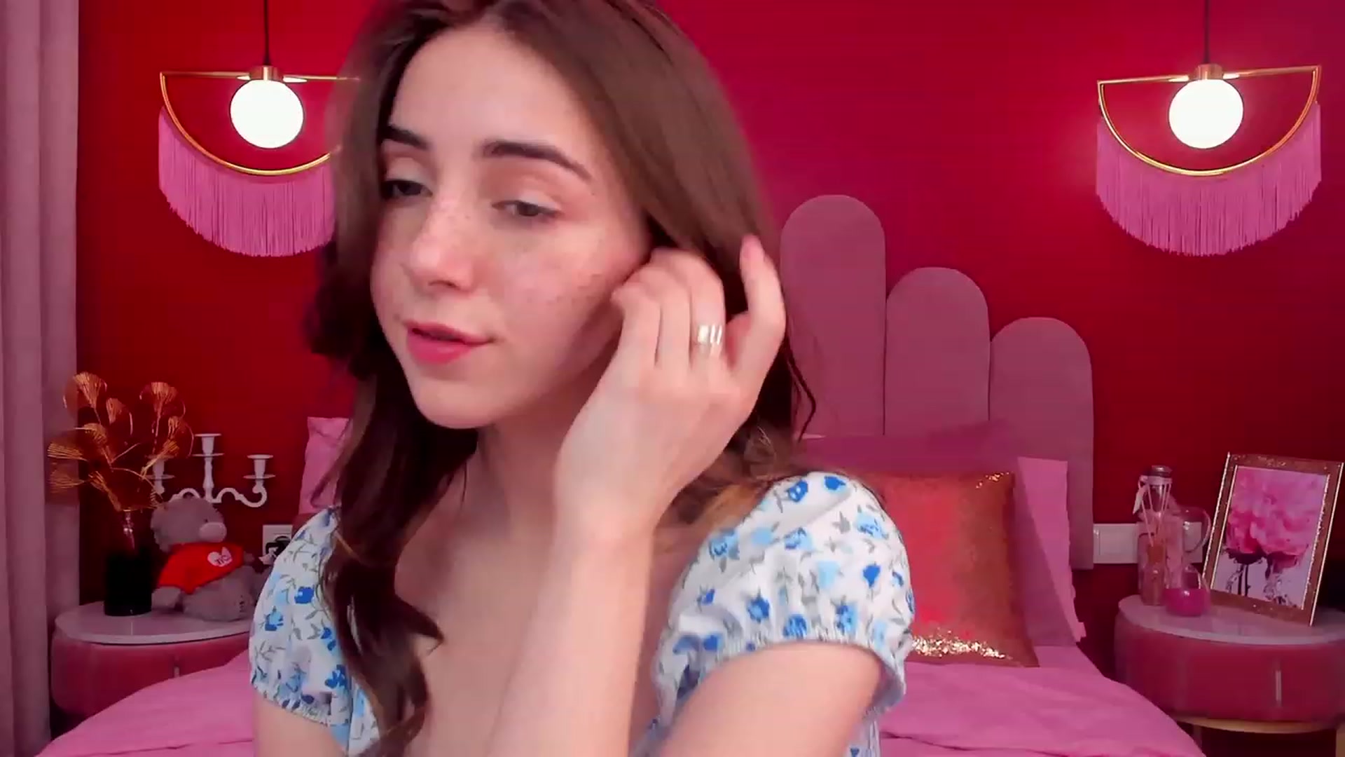 Gallery image thumbnail from ElsaYoung's myfreecams stream on, 05/05/2023, 14:13 image 1 of 20