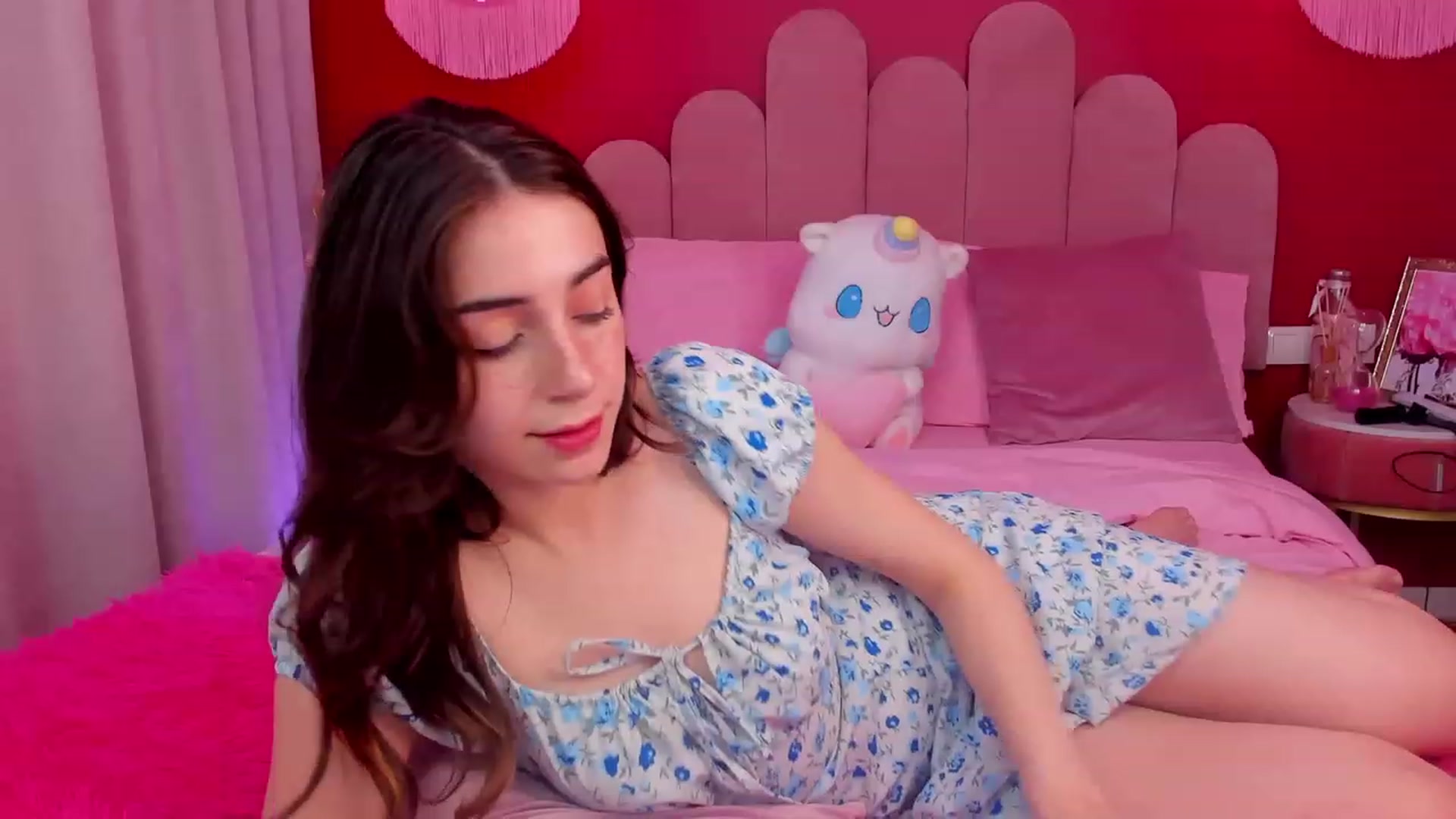 Gallery image thumbnail from ElsaYoung's myfreecams stream on, 05/05/2023, 14:36 image 13 of 20