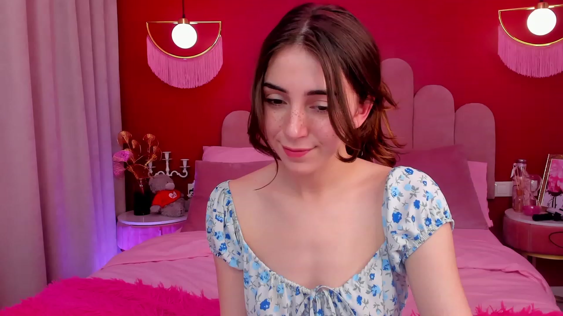 Gallery image thumbnail from ElsaYoung's myfreecams stream on, 05/05/2023, 16:00 image 4 of 20