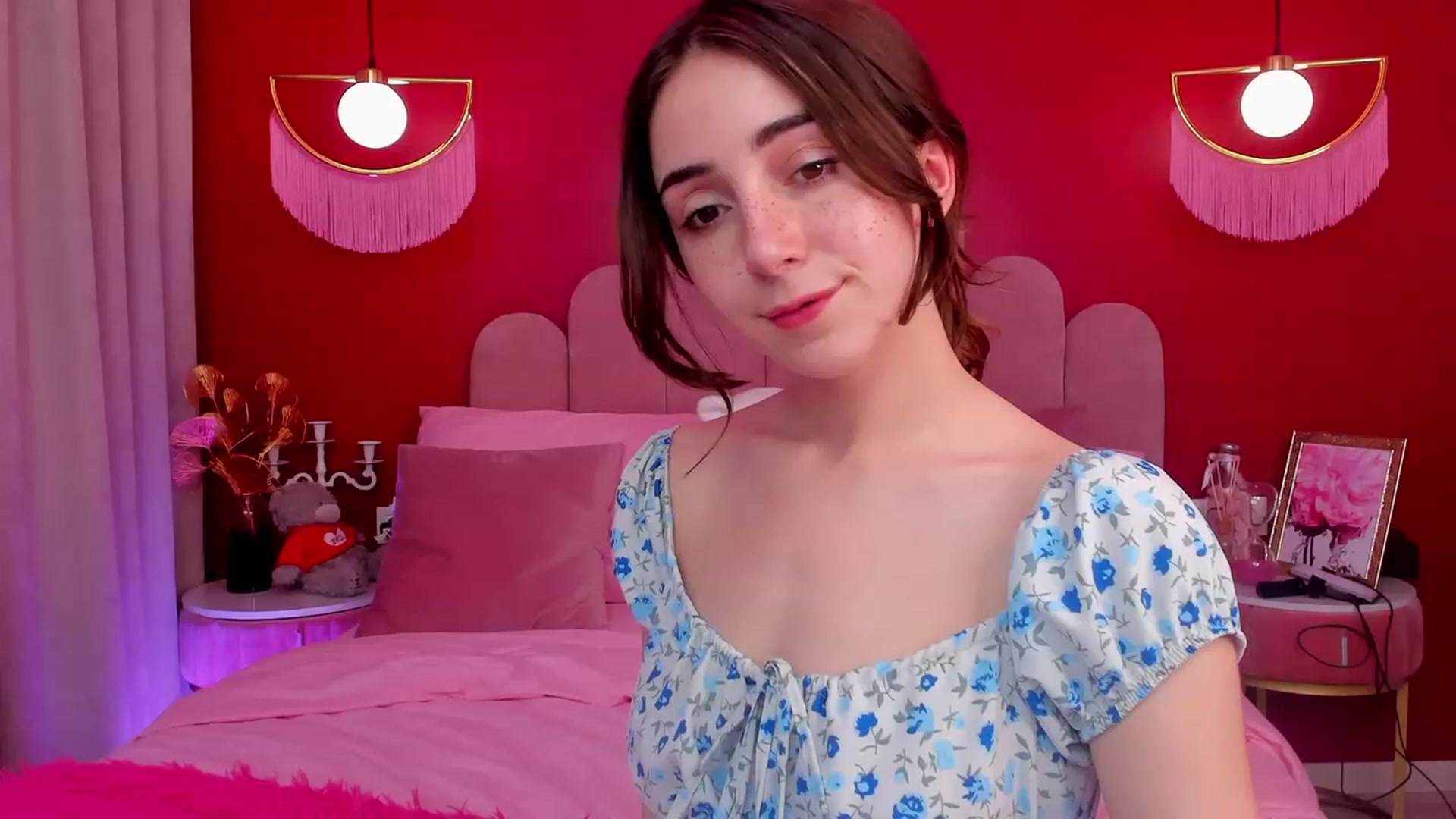 Gallery image thumbnail from ElsaYoung's myfreecams stream on, 05/05/2023, 16:00 image 13 of 20