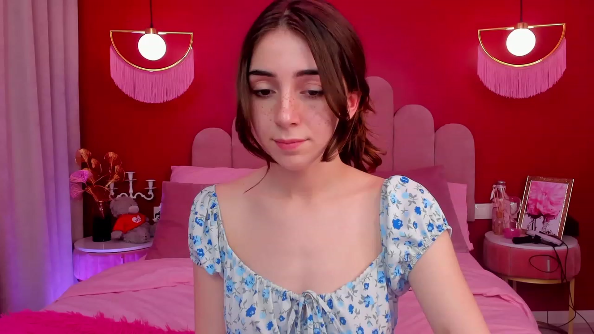 Gallery image thumbnail from ElsaYoung's myfreecams stream on, 05/05/2023, 16:00 image 15 of 20