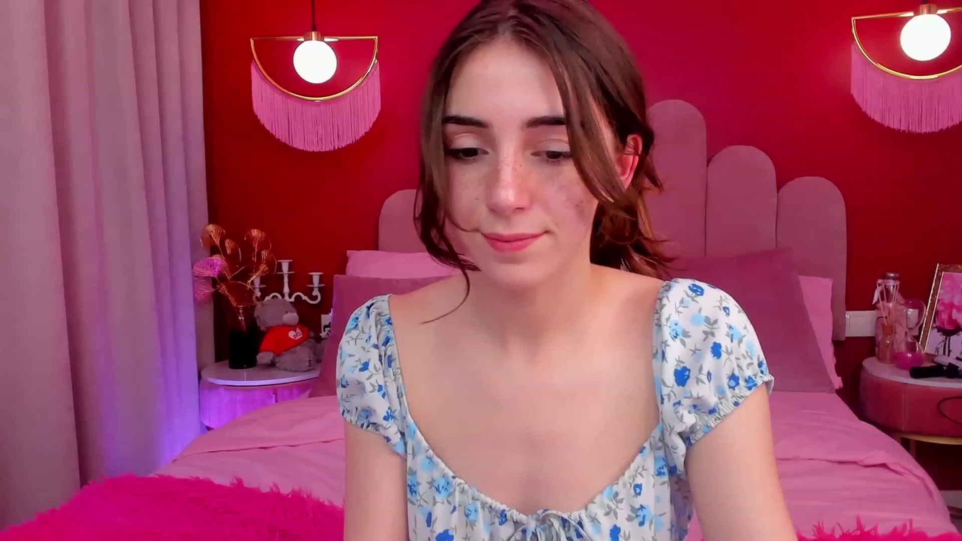 Gallery image thumbnail from ElsaYoung's myfreecams stream on, 05/05/2023, 16:00 image 3 of 20