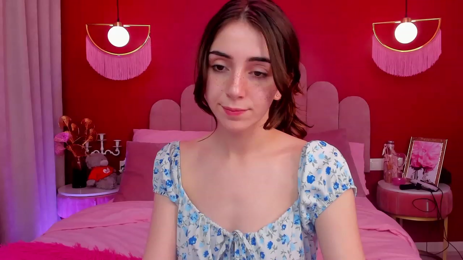 Gallery image thumbnail from ElsaYoung's myfreecams stream on, 05/05/2023, 16:00 image 16 of 20