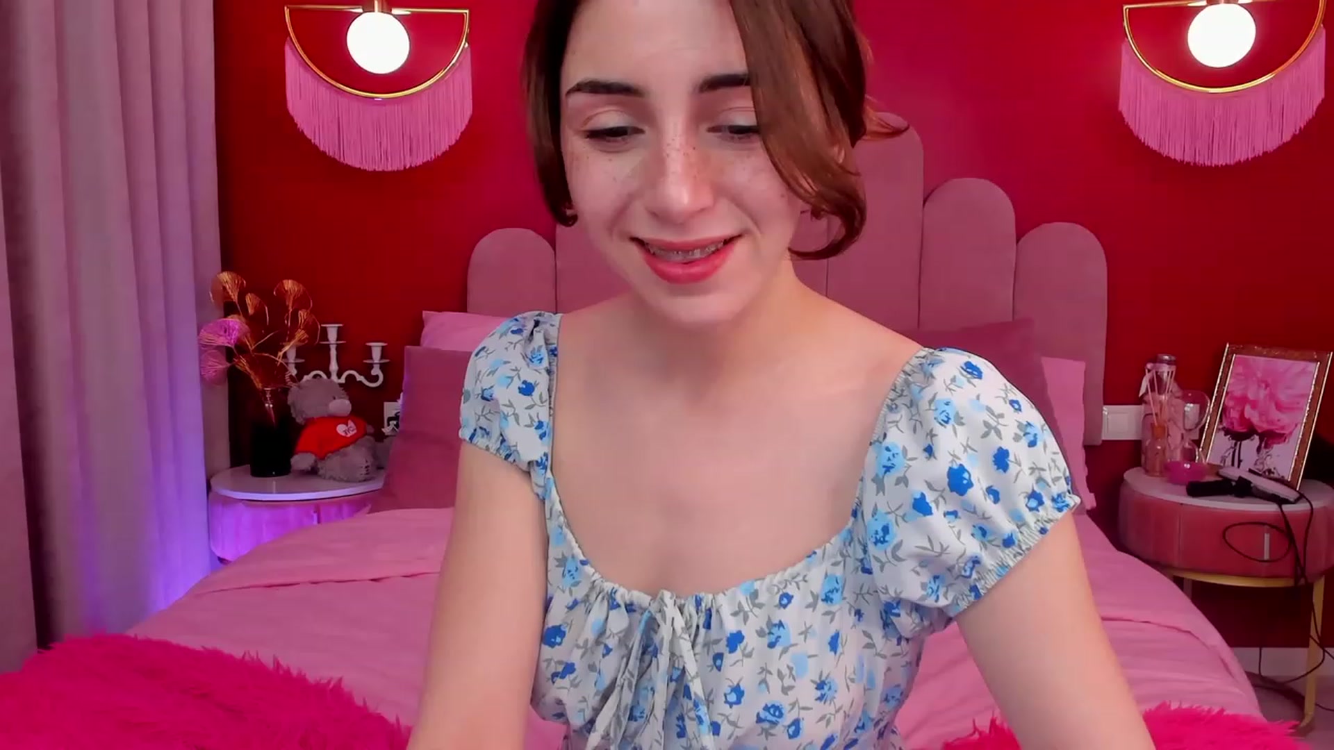 Gallery image thumbnail from ElsaYoung's myfreecams stream on, 05/05/2023, 17:02 image 14 of 20