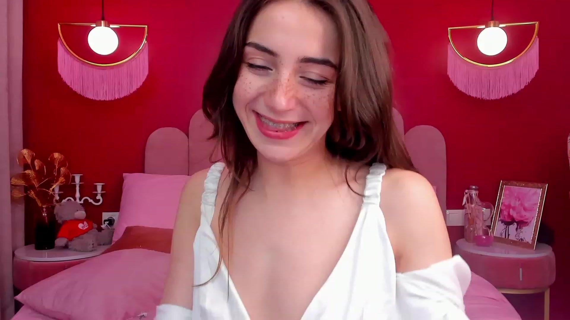 Gallery image thumbnail from ElsaYoung's myfreecams stream on, 05/07/2023, 08:03 image 15 of 20