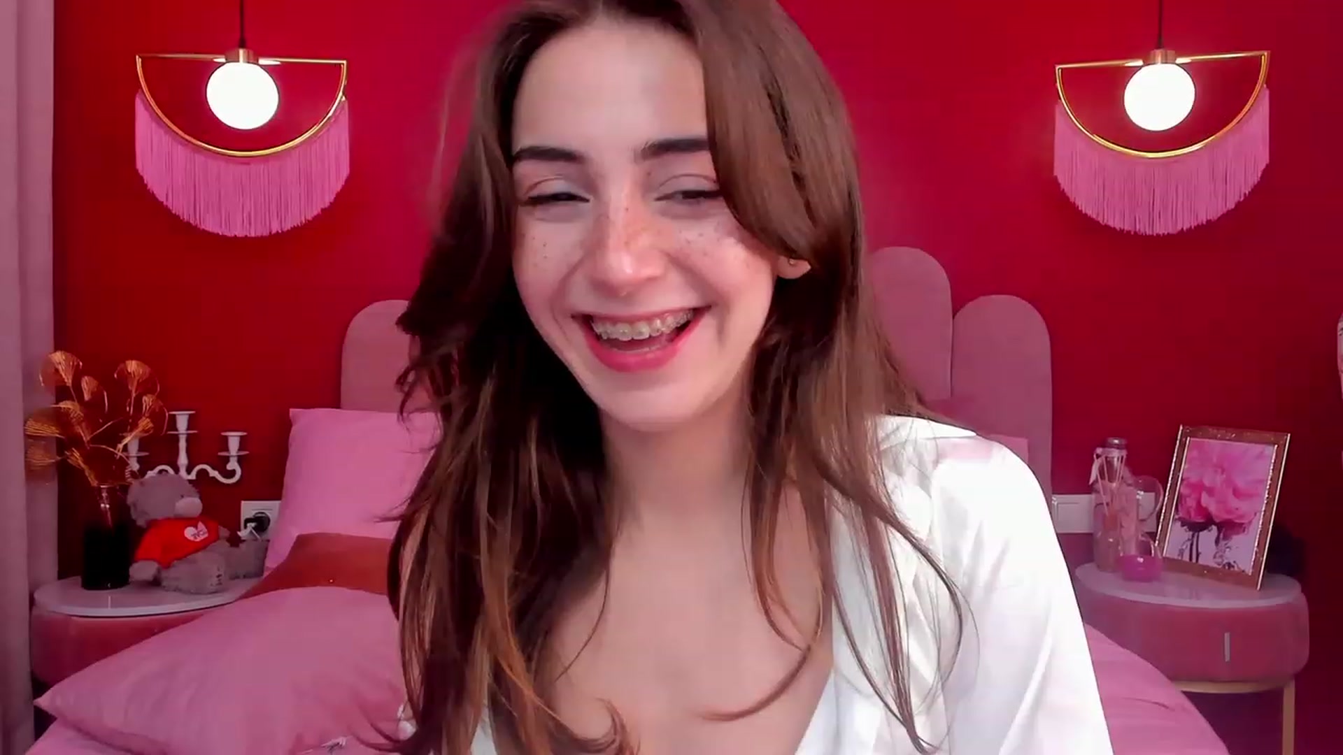 Gallery image thumbnail from ElsaYoung's myfreecams stream on, 05/07/2023, 08:03 image 12 of 20