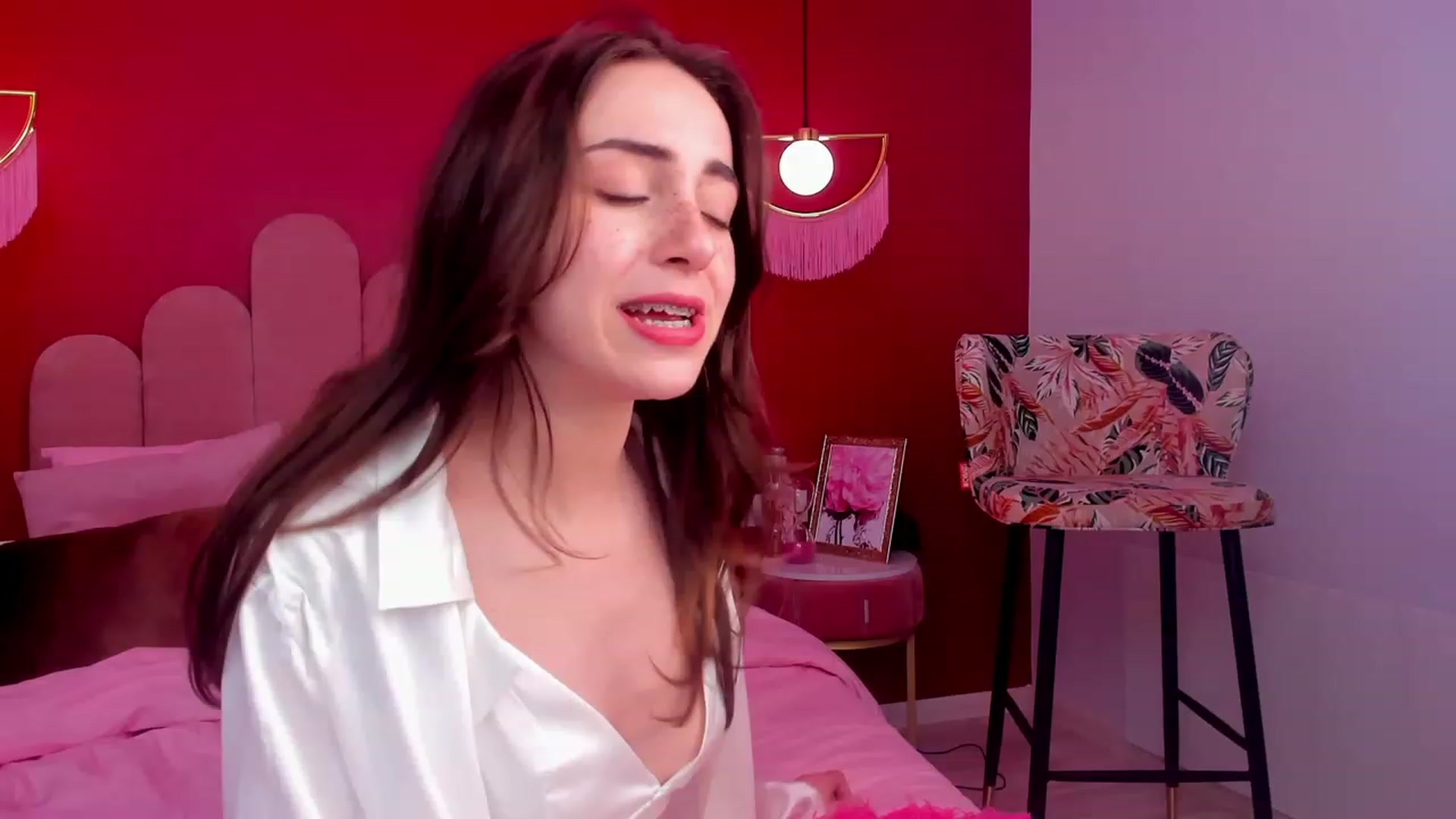 Gallery image thumbnail from ElsaYoung's myfreecams stream on, 05/07/2023, 14:28 image 20 of 20