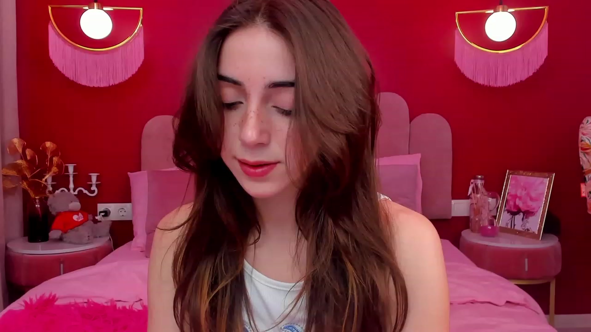 Gallery image thumbnail from ElsaYoung's myfreecams stream on, 05/09/2023, 13:15 image 5 of 20