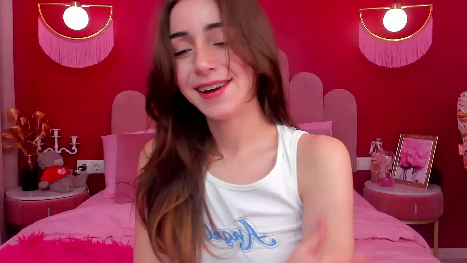 Gallery image thumbnail from ElsaYoung's myfreecams stream on, 05/09/2023, 13:15 image 4 of 20