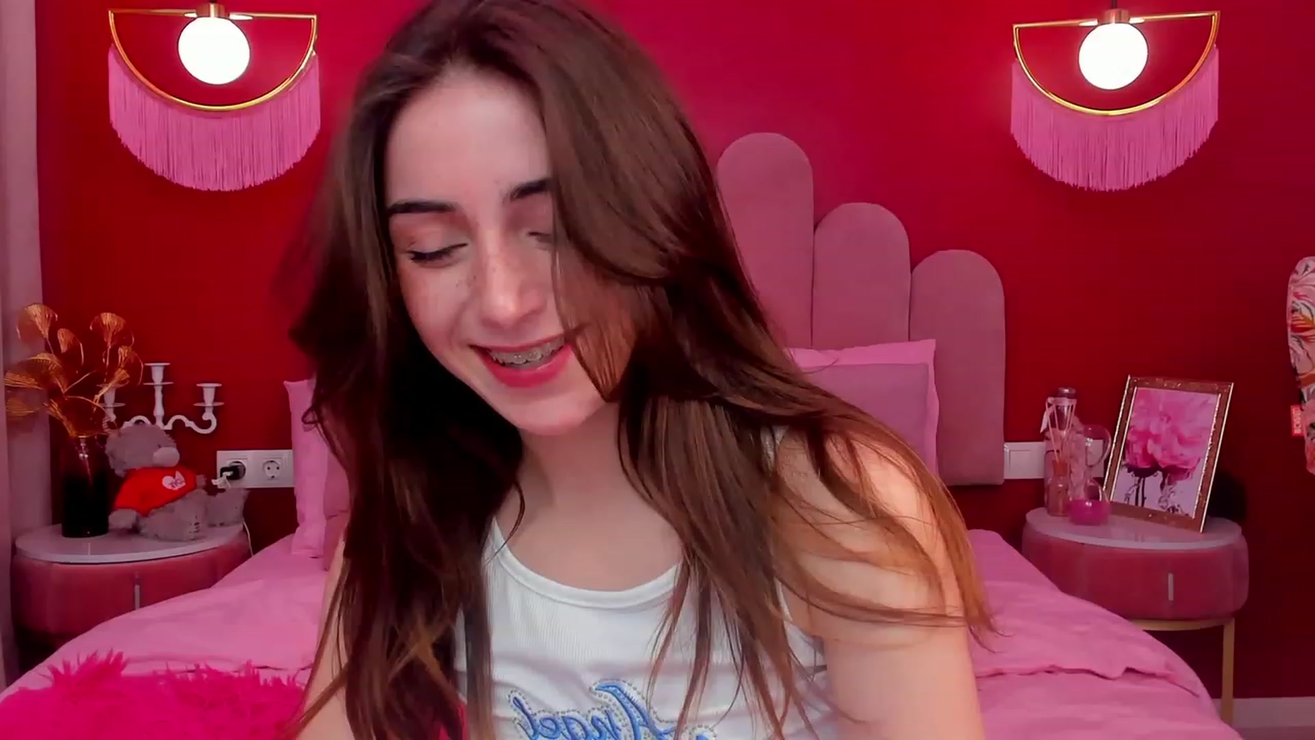 Gallery image thumbnail from ElsaYoung's myfreecams stream on, 05/09/2023, 13:15 image 3 of 20