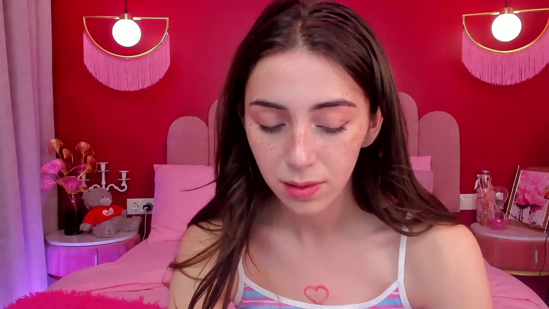 Gallery image thumbnail from ElsaYoung's myfreecams stream on, 05/10/2023, 17:58 image 7 of 20