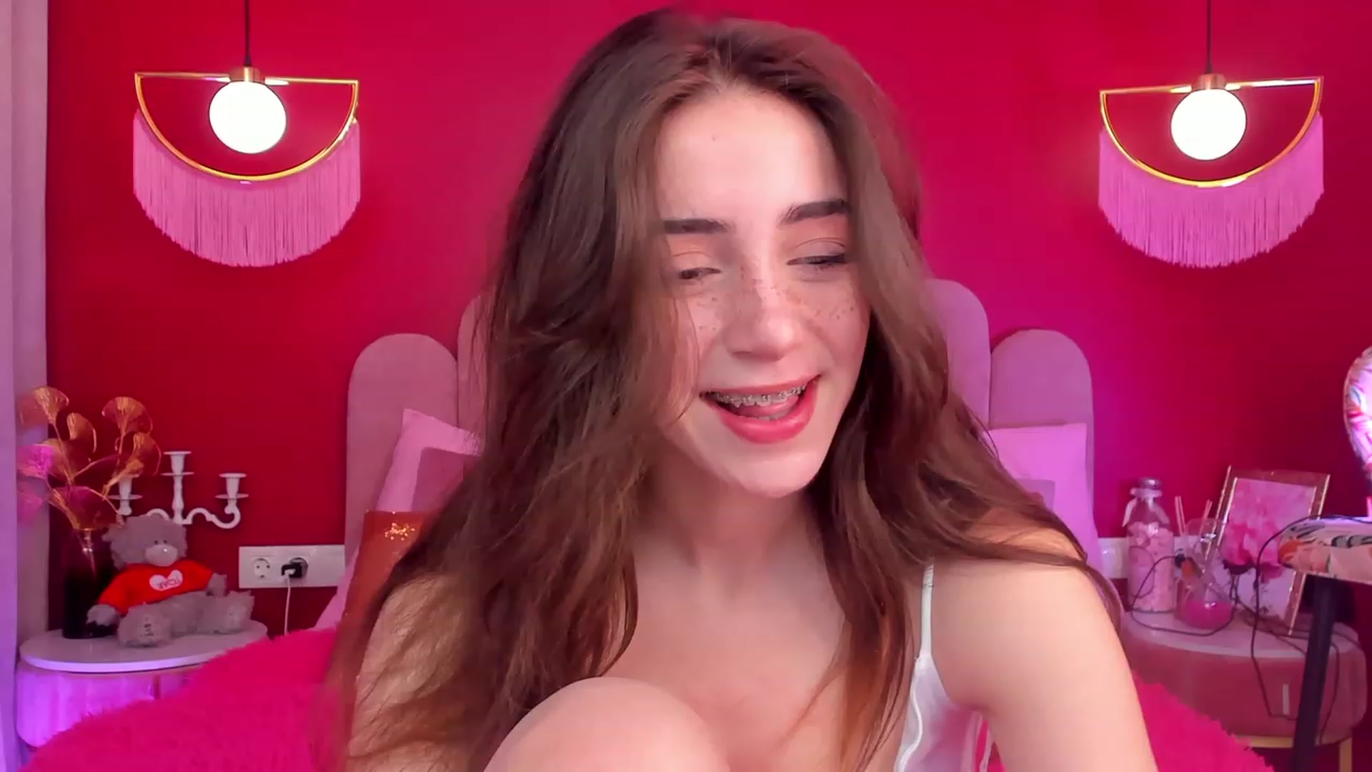 Gallery image thumbnail from ElsaYoung's myfreecams stream on, 05/12/2023, 07:36 image 2 of 20