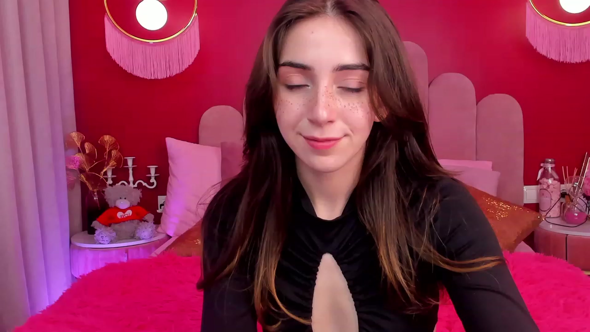 Gallery image thumbnail from ElsaYoung's myfreecams stream on, 05/13/2023, 09:09 image 18 of 20