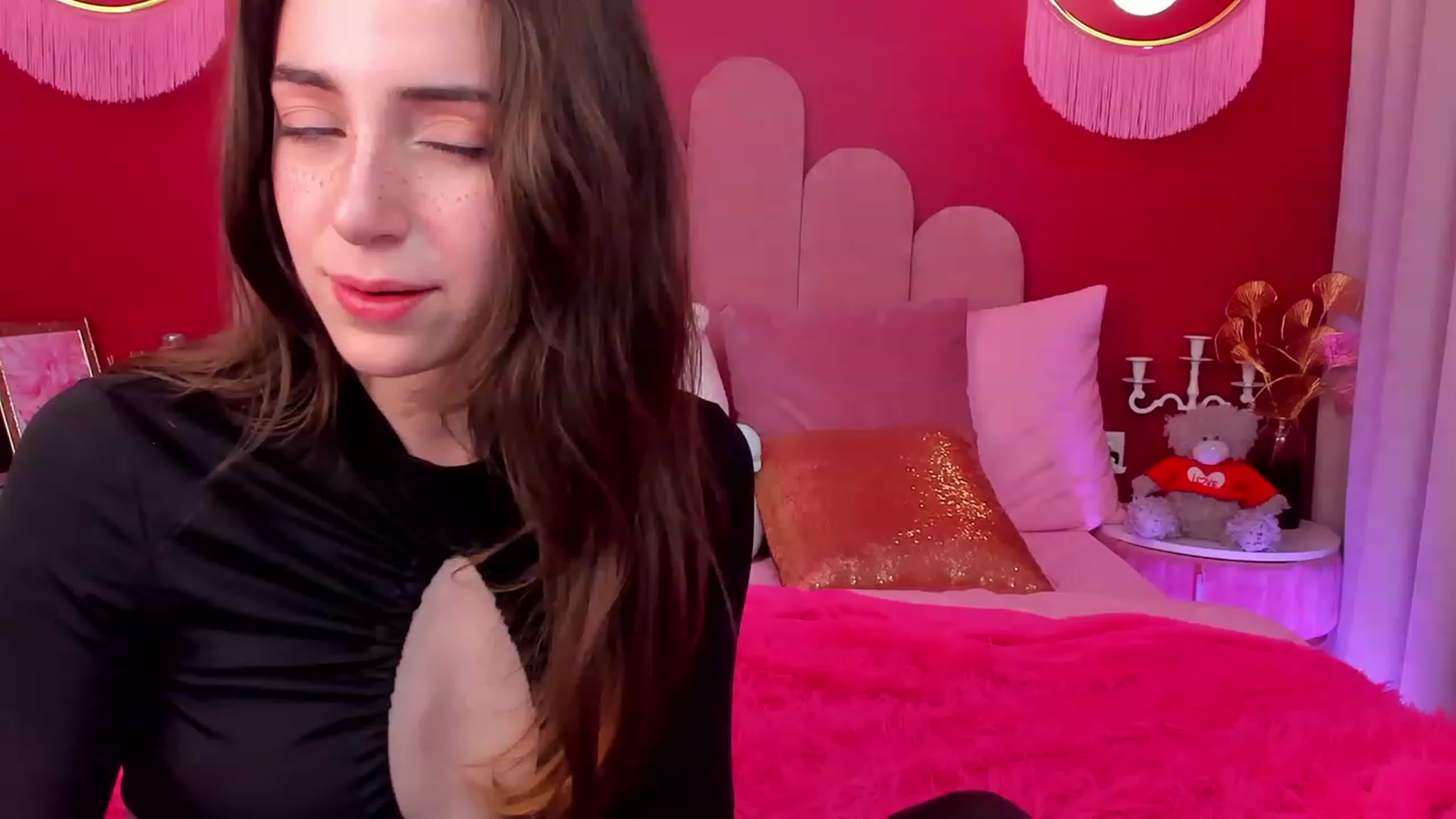 Gallery image thumbnail from ElsaYoung's myfreecams stream on, 05/13/2023, 11:10 image 12 of 20