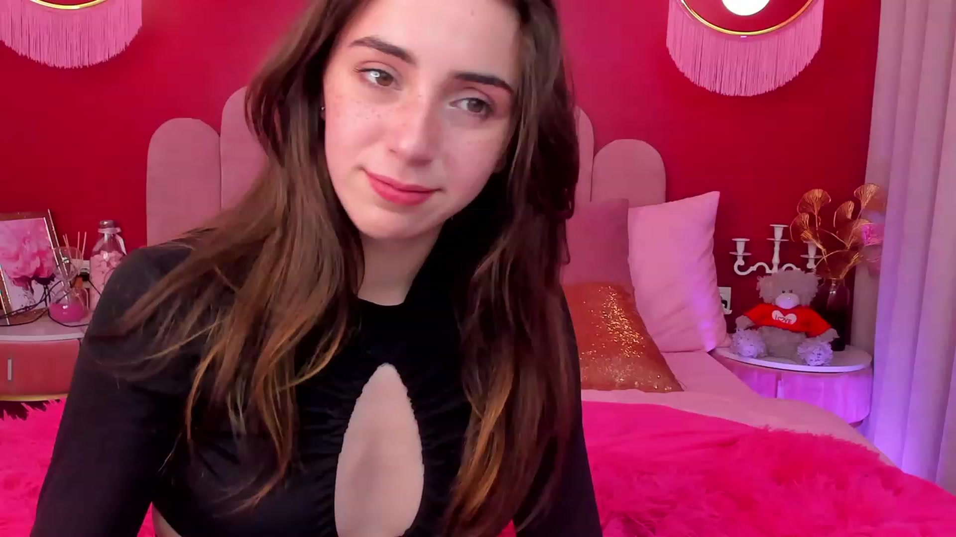 Gallery image thumbnail from ElsaYoung's myfreecams stream on, 05/13/2023, 11:10 image 8 of 20
