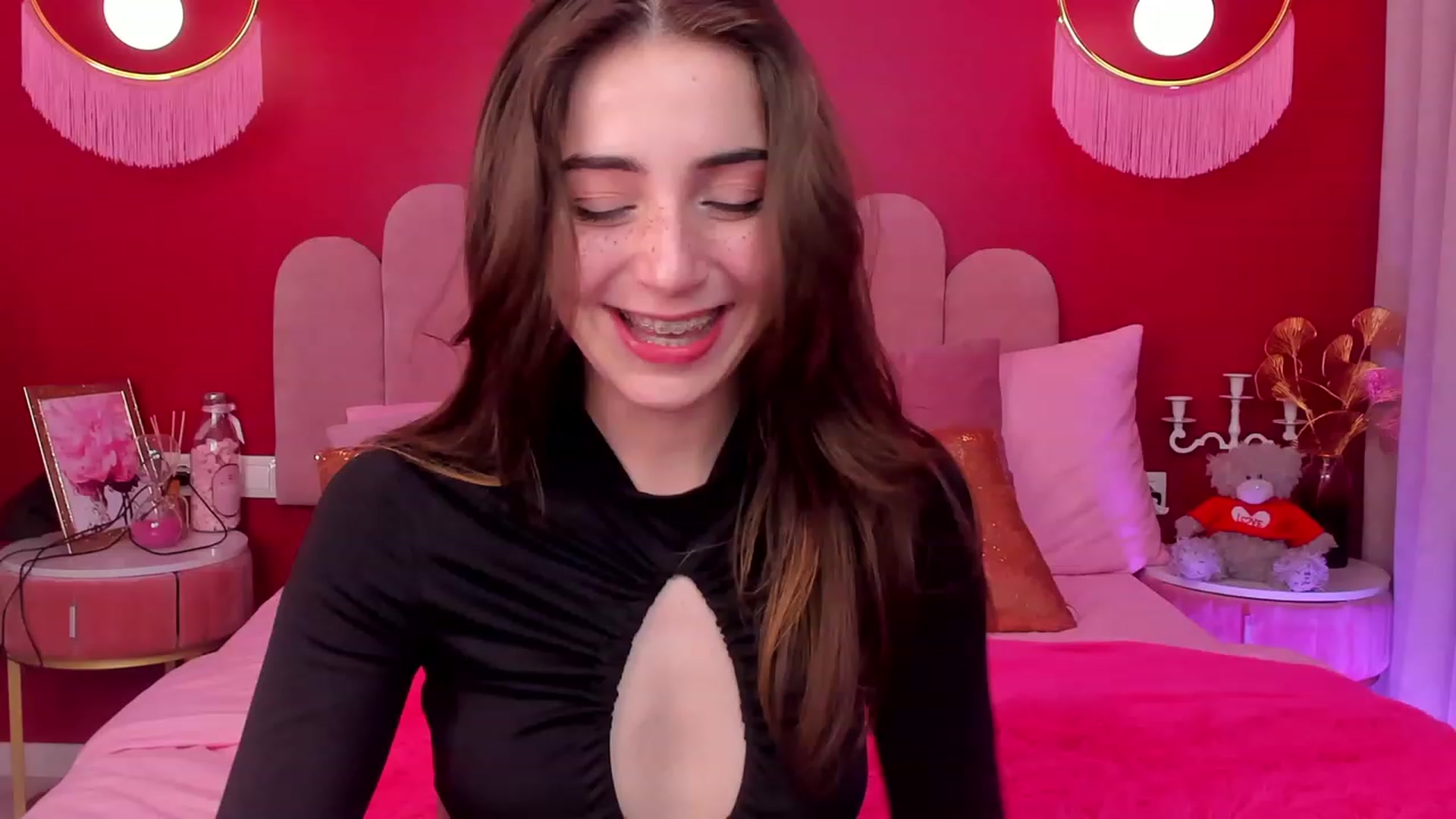 Gallery image thumbnail from ElsaYoung's myfreecams stream on, 05/13/2023, 11:10 image 1 of 20