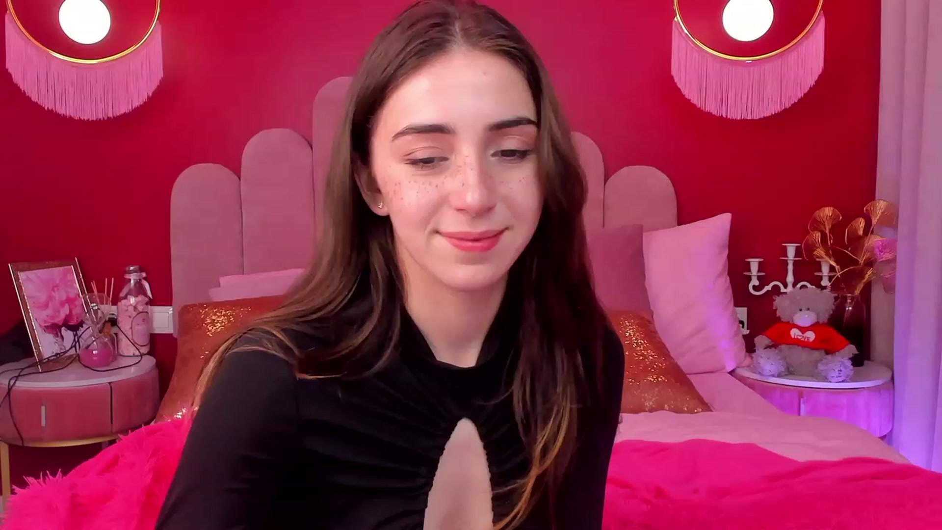 Gallery image thumbnail from ElsaYoung's myfreecams stream on, 05/13/2023, 12:08 image 16 of 20