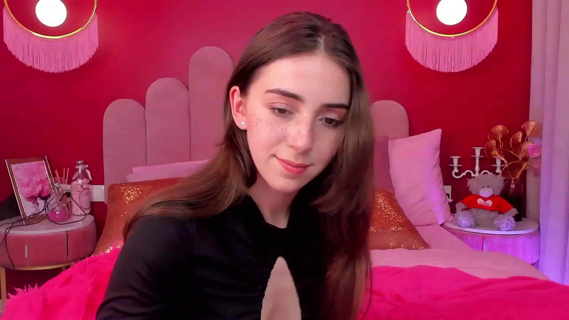 Gallery image thumbnail from ElsaYoung's myfreecams stream on, 05/13/2023, 12:08 image 12 of 20