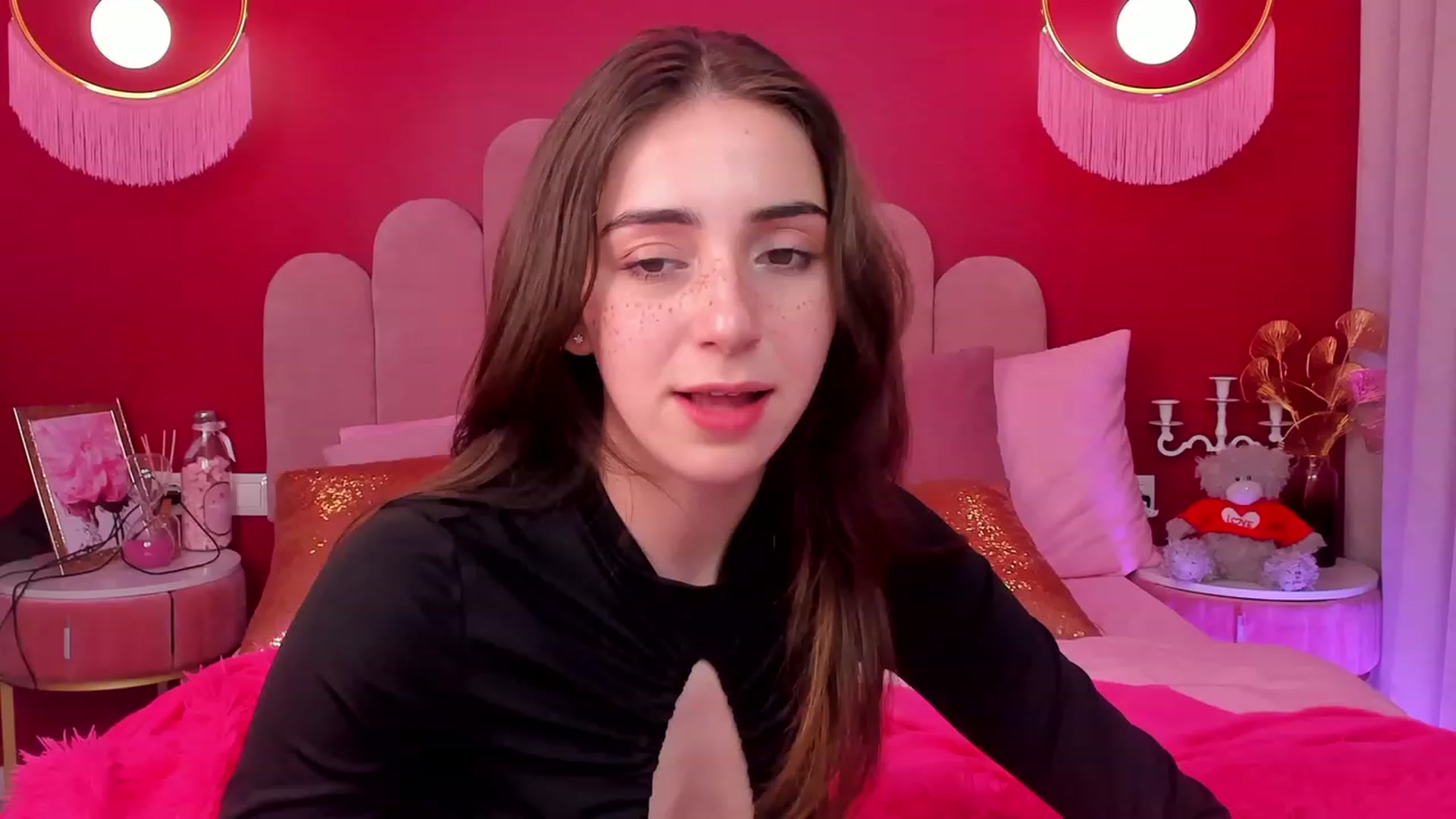 Gallery image thumbnail from ElsaYoung's myfreecams stream on, 05/13/2023, 12:08 image 14 of 20