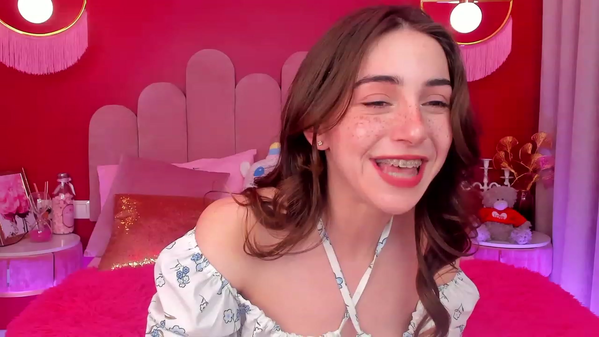 Gallery image thumbnail from ElsaYoung's myfreecams stream on, 05/14/2023, 14:54 image 6 of 20