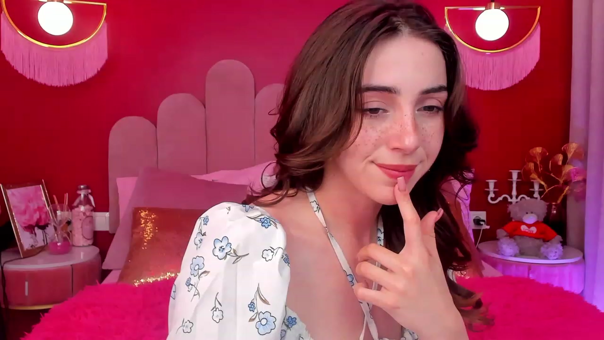 Gallery image thumbnail from ElsaYoung's myfreecams stream on, 05/14/2023, 14:54 image 17 of 20