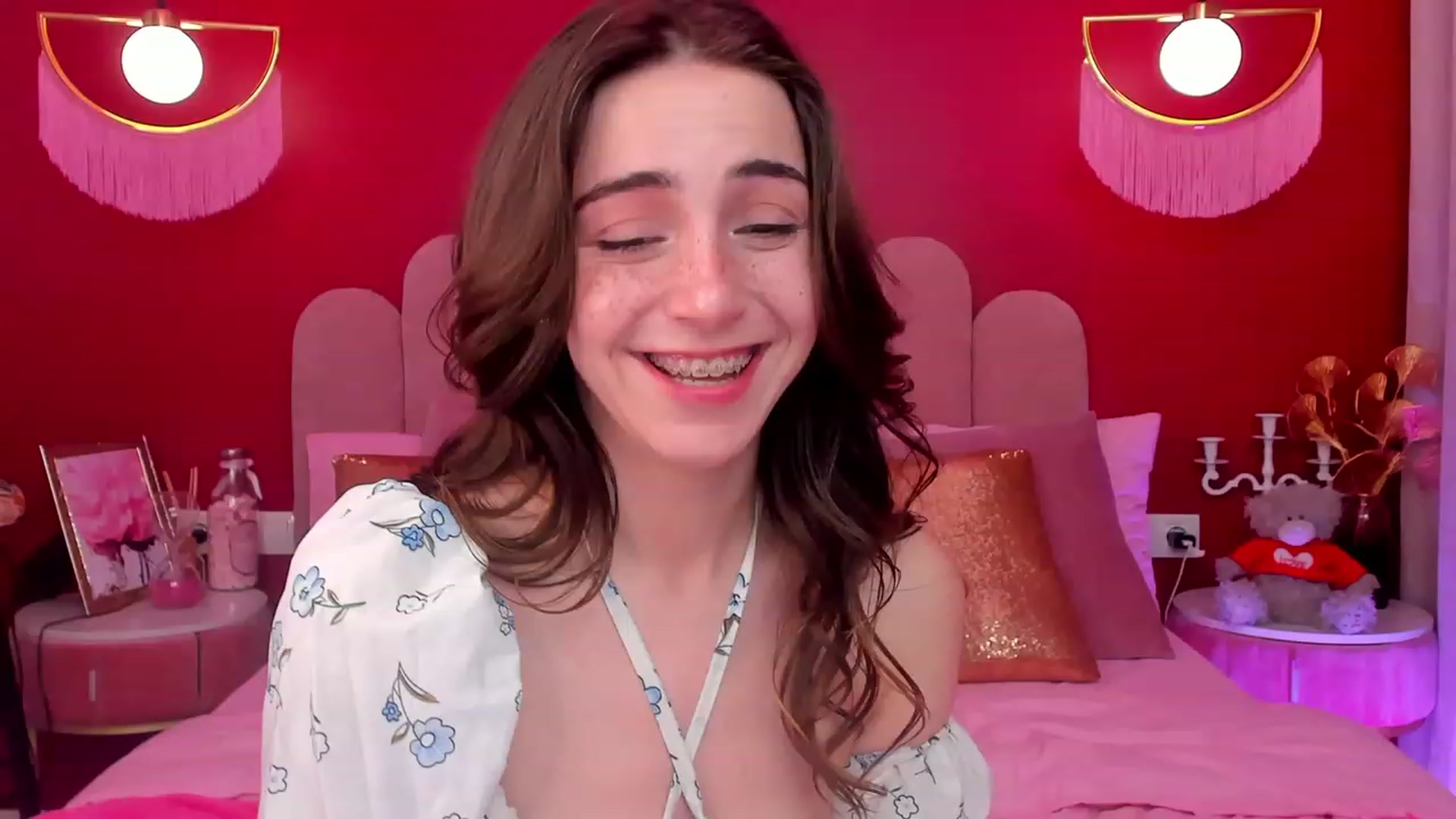 Gallery image thumbnail from ElsaYoung's myfreecams stream on, 05/14/2023, 16:40 image 7 of 20