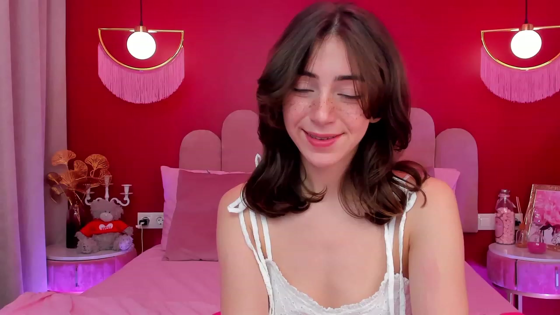 Gallery image thumbnail from ElsaYoung's myfreecams stream on, 05/20/2023, 13:38 image 19 of 20