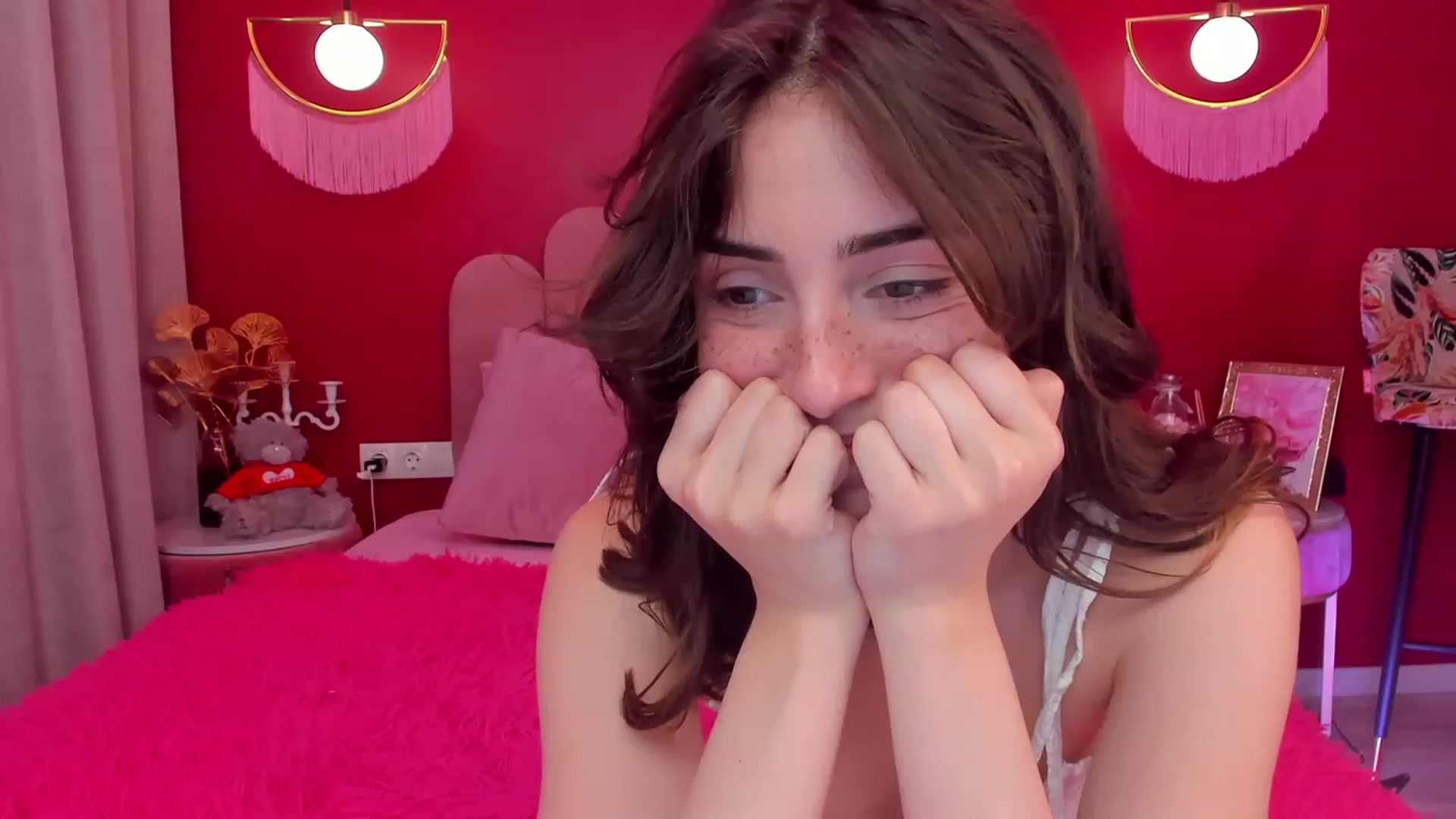 Gallery image thumbnail from ElsaYoung's myfreecams stream on, 05/20/2023, 15:22 image 19 of 20