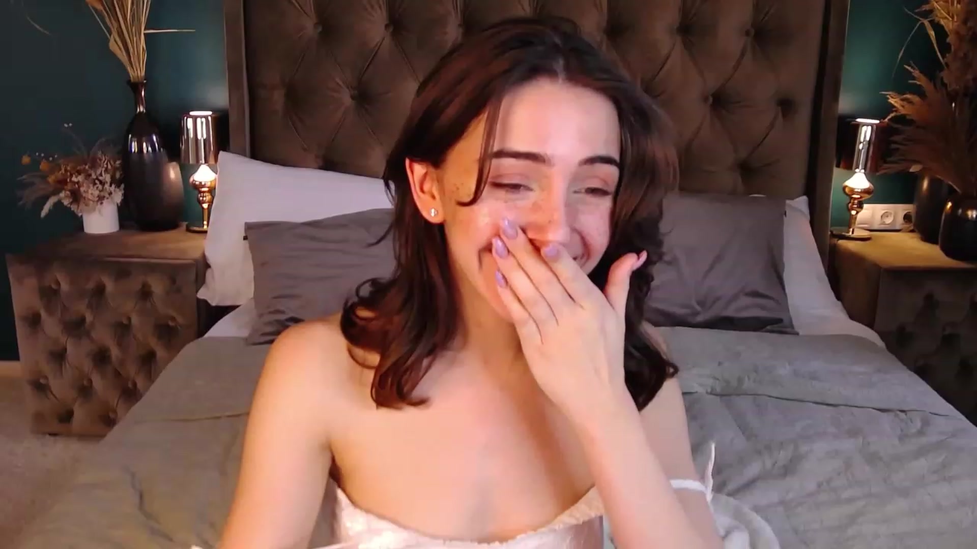 Gallery image thumbnail from ElsaYoung's myfreecams stream on, 05/21/2023, 15:34 image 14 of 20