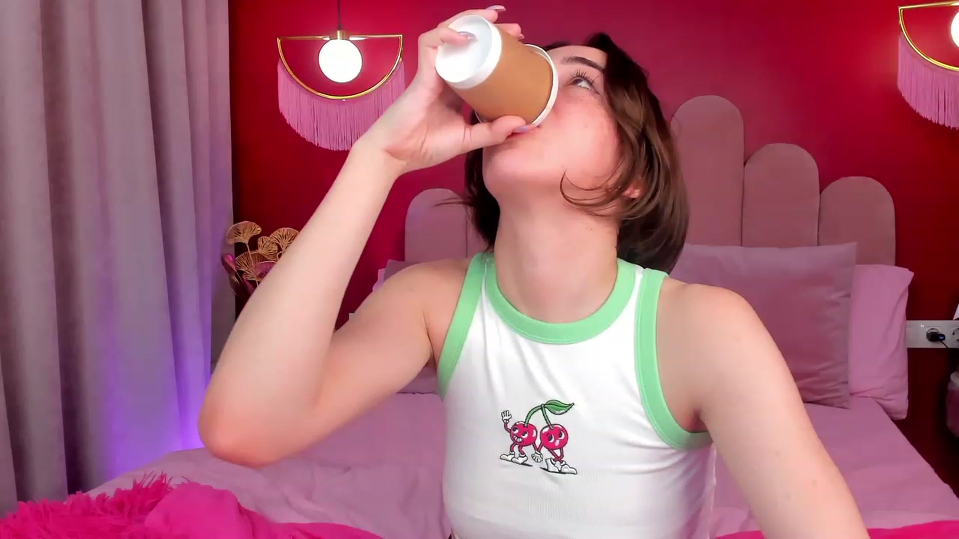 Gallery image thumbnail from ElsaYoung's myfreecams stream on, 05/25/2023, 15:19 image 9 of 20