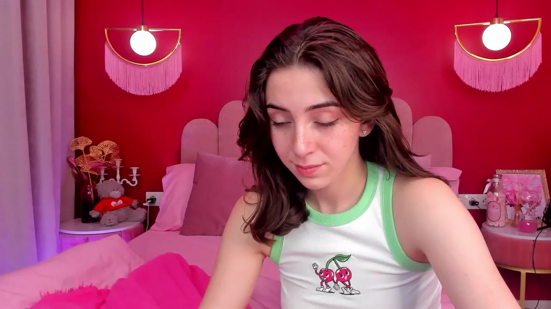 Gallery image thumbnail from ElsaYoung's myfreecams stream on, 05/25/2023, 18:01 image 7 of 20