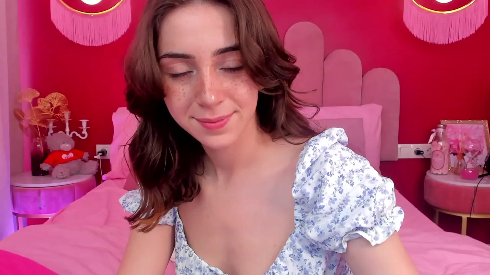 Gallery image thumbnail from ElsaYoung's myfreecams stream on, 05/26/2023, 06:31 image 4 of 20