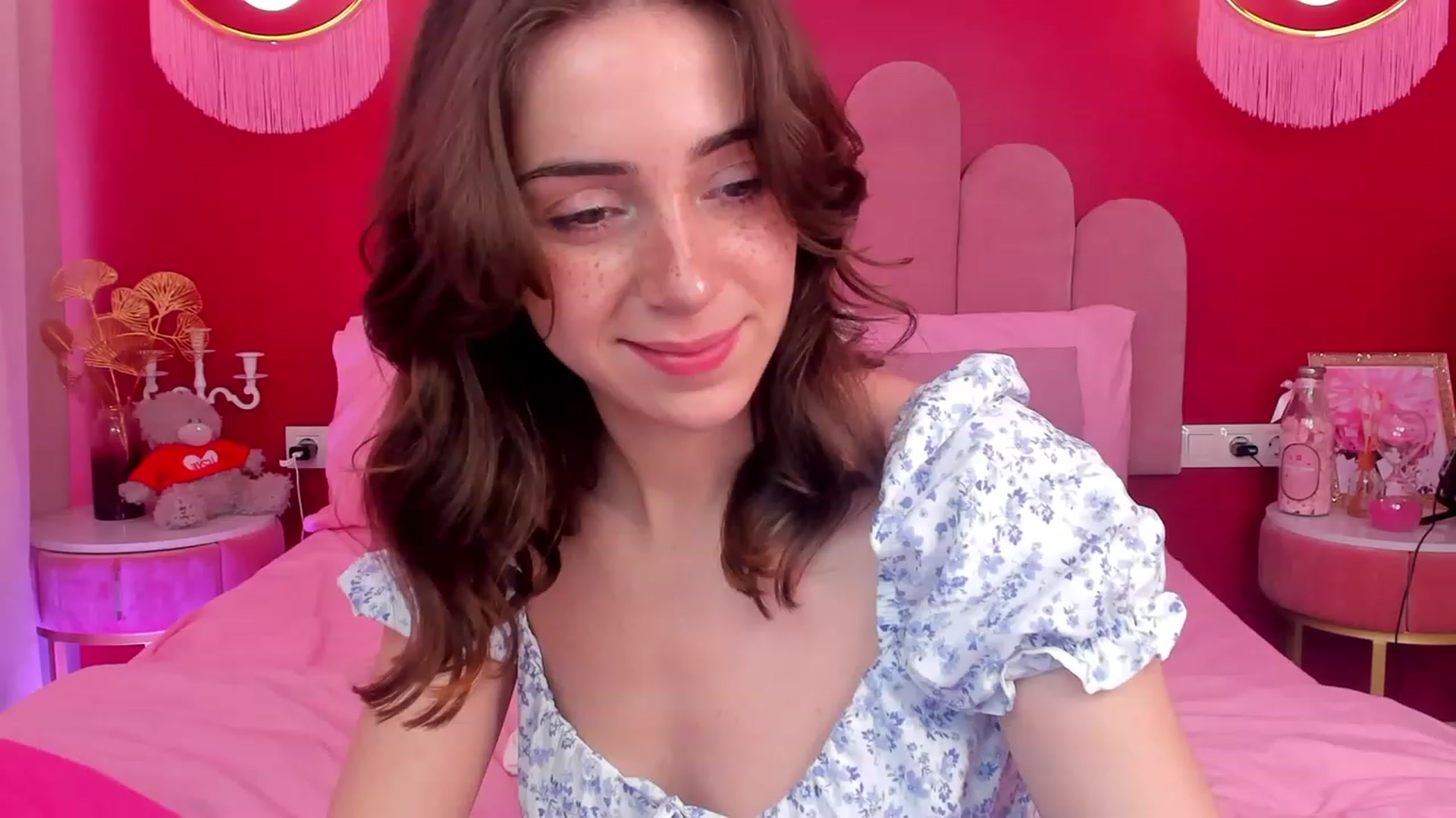 Gallery image thumbnail from ElsaYoung's myfreecams stream on, 05/26/2023, 06:31 image 3 of 20