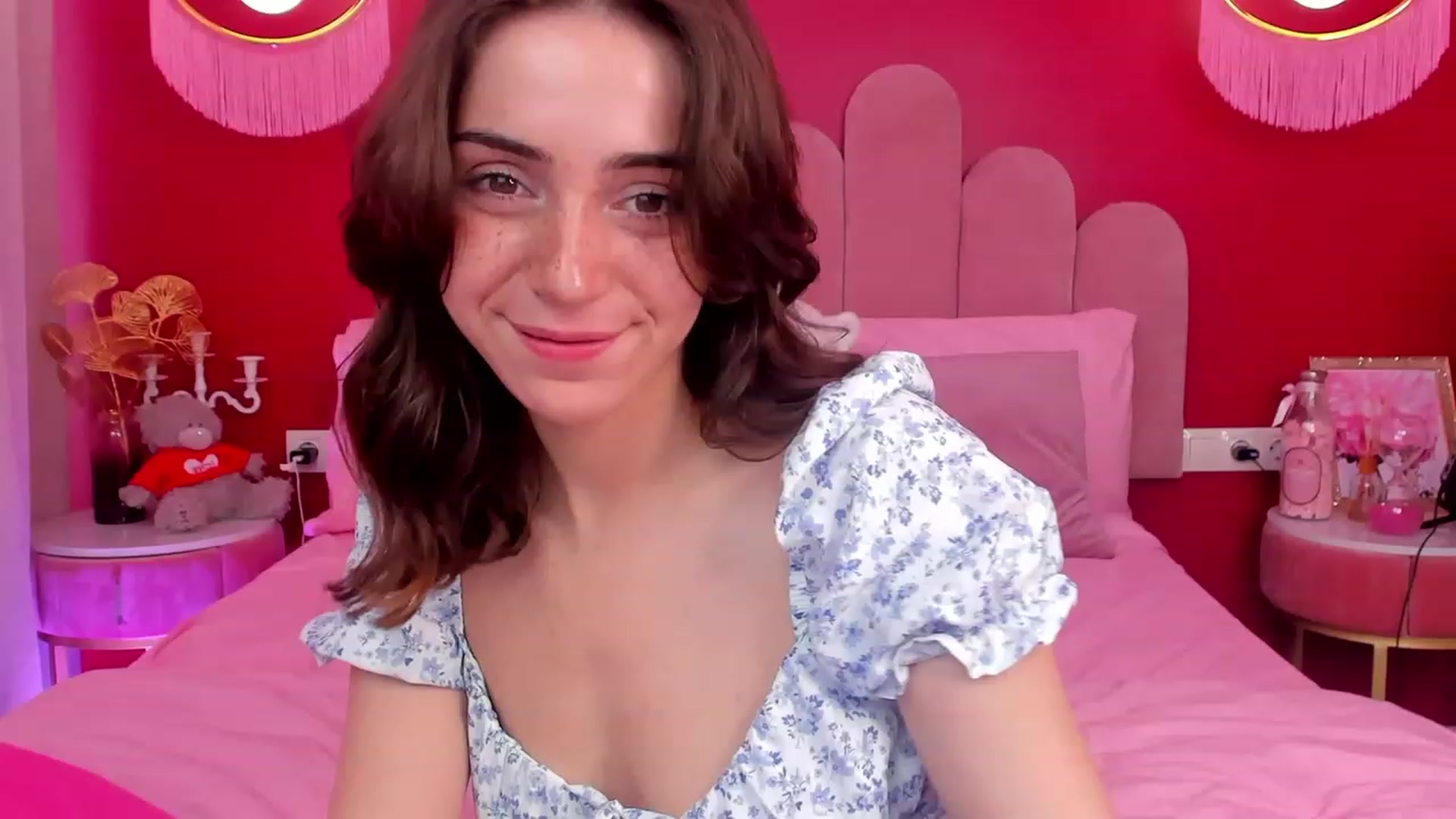 Gallery image thumbnail from ElsaYoung's myfreecams stream on, 05/26/2023, 06:31 image 6 of 20