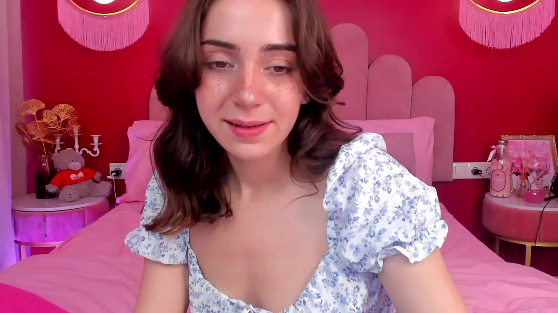 Gallery image thumbnail from ElsaYoung's myfreecams stream on, 05/26/2023, 06:31 image 7 of 20