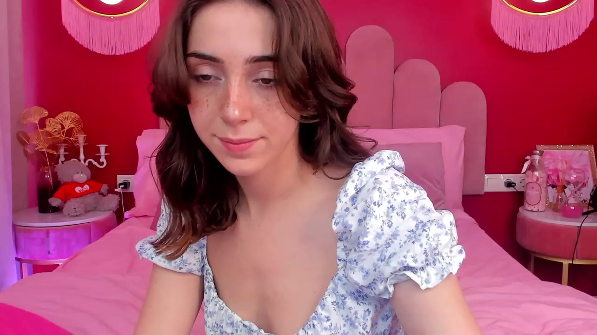 Gallery image thumbnail from ElsaYoung's myfreecams stream on, 05/26/2023, 06:31 image 5 of 20