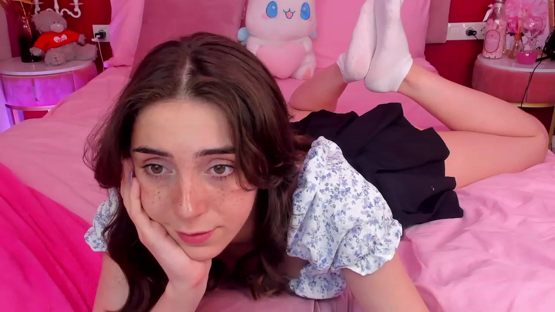 Gallery image thumbnail from ElsaYoung's myfreecams stream on, 05/26/2023, 06:31 image 17 of 20