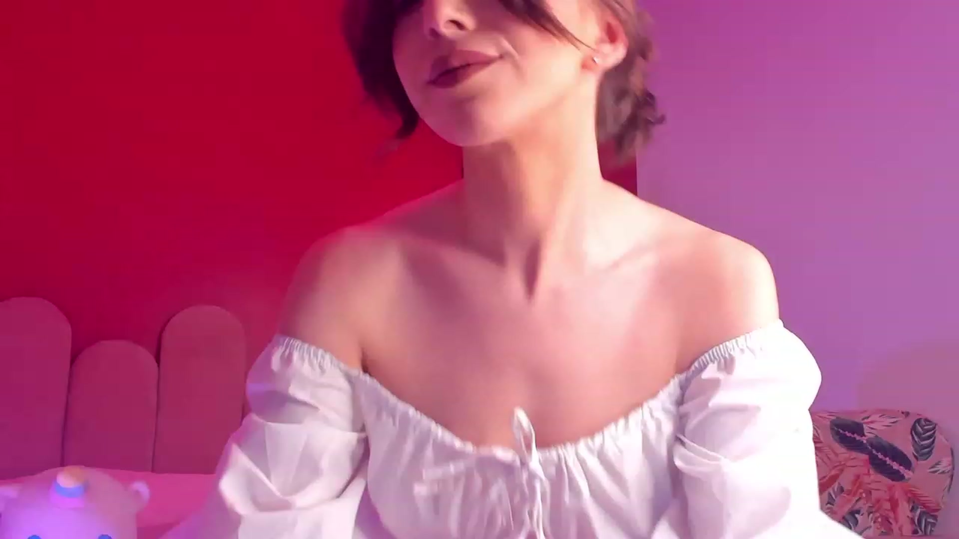 Gallery image thumbnail from ElsaYoung's myfreecams stream on, 05/28/2023, 12:48 image 16 of 20