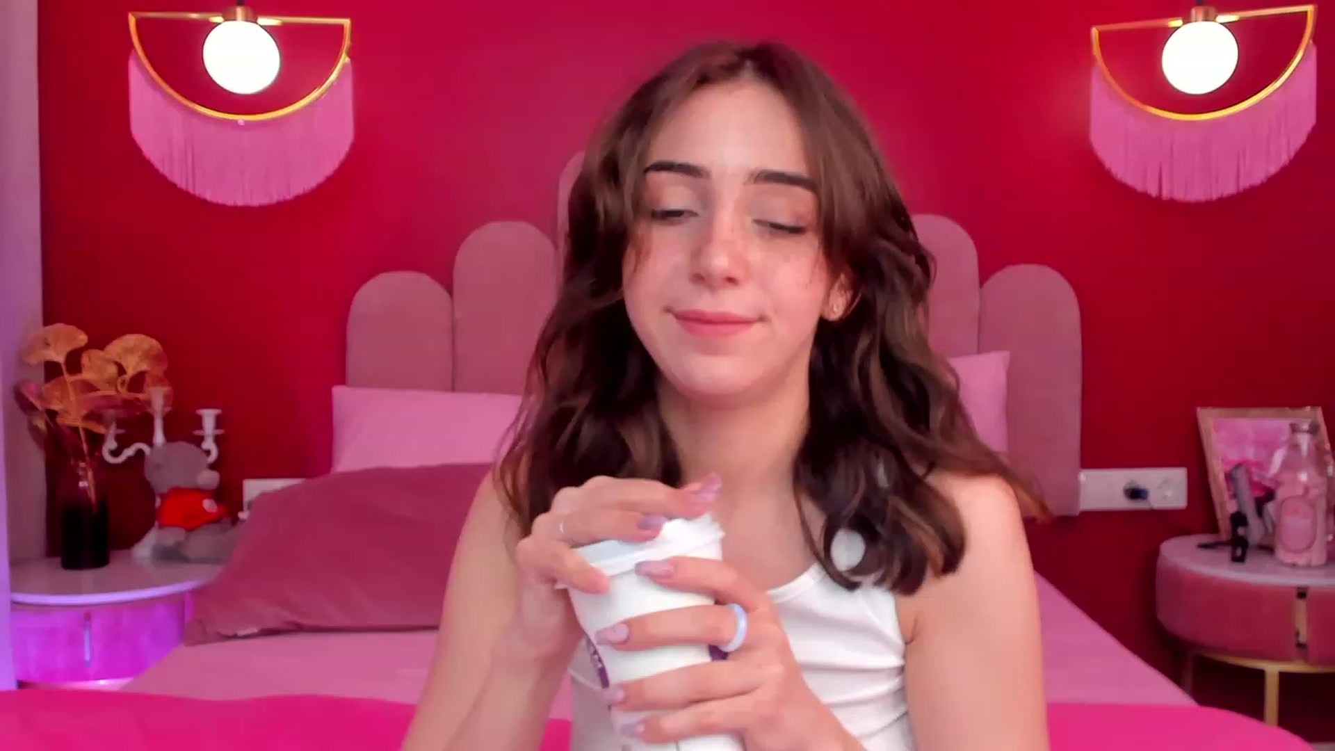 Gallery image thumbnail from ElsaYoung's myfreecams stream on, 06/01/2023, 14:44 image 4 of 20