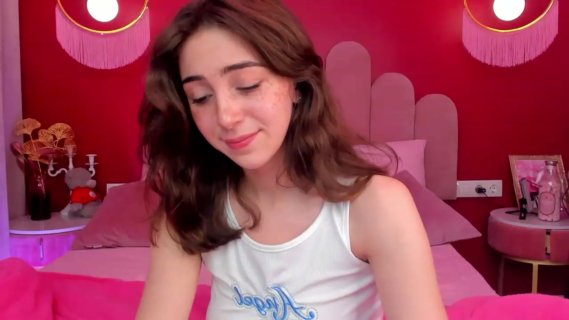 Gallery image thumbnail from ElsaYoung's myfreecams stream on, 06/01/2023, 16:19 image 10 of 20