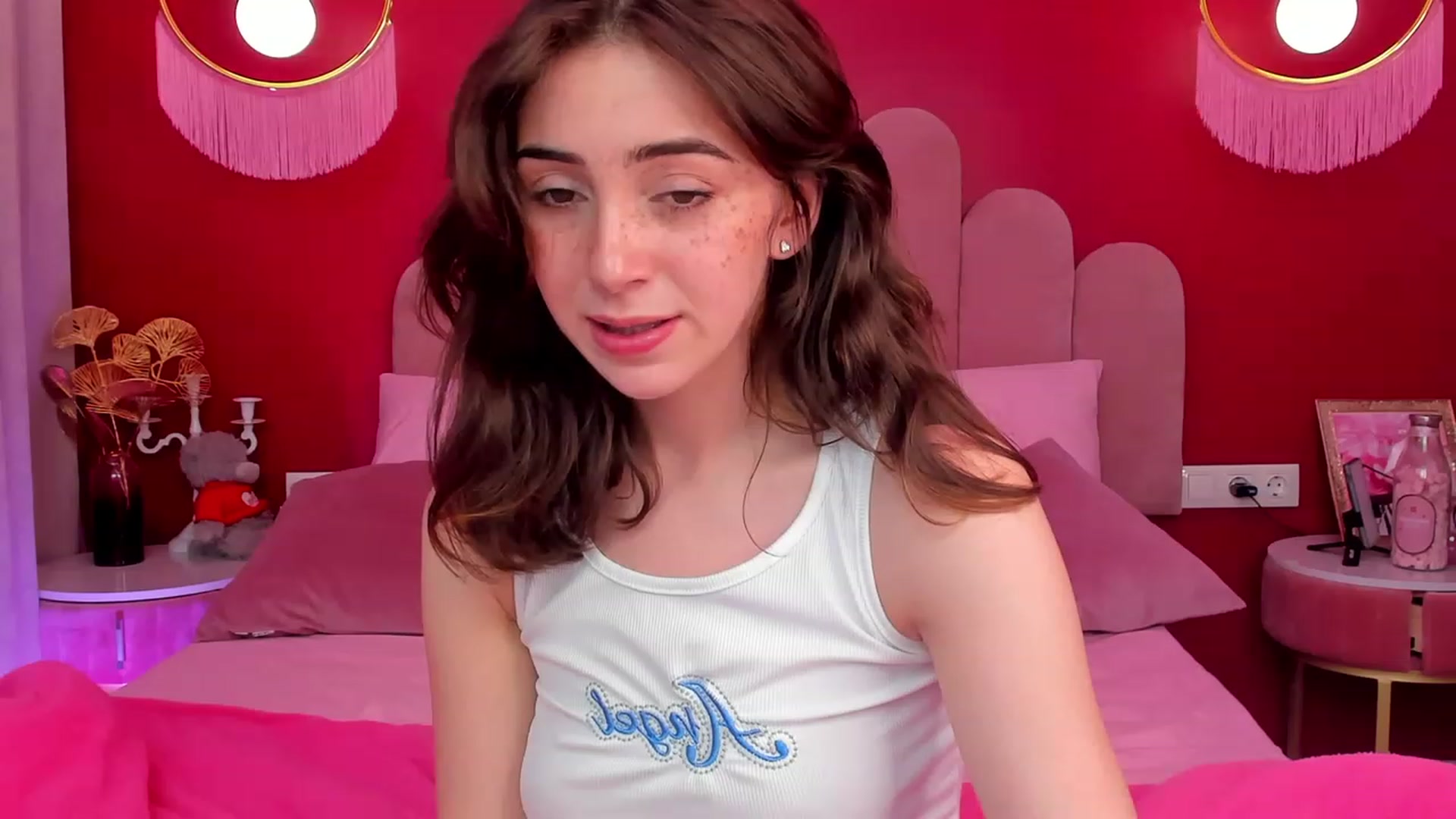 Gallery image thumbnail from ElsaYoung's myfreecams stream on, 06/01/2023, 16:19 image 2 of 20