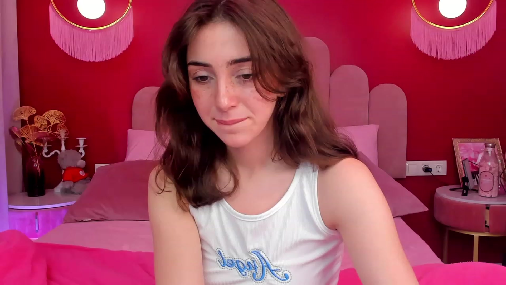 Gallery image thumbnail from ElsaYoung's myfreecams stream on, 06/01/2023, 16:19 image 9 of 20