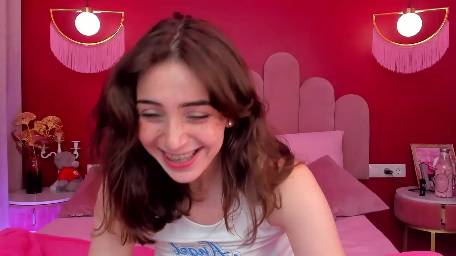 Gallery image thumbnail from ElsaYoung's myfreecams stream on, 06/01/2023, 16:19 image 15 of 20