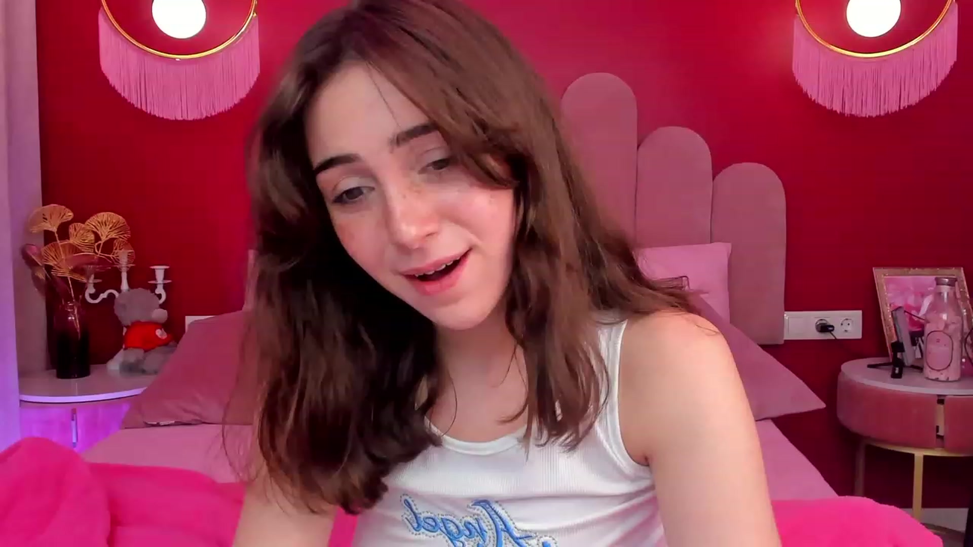 Gallery image thumbnail from ElsaYoung's myfreecams stream on, 06/01/2023, 16:32 image 8 of 20