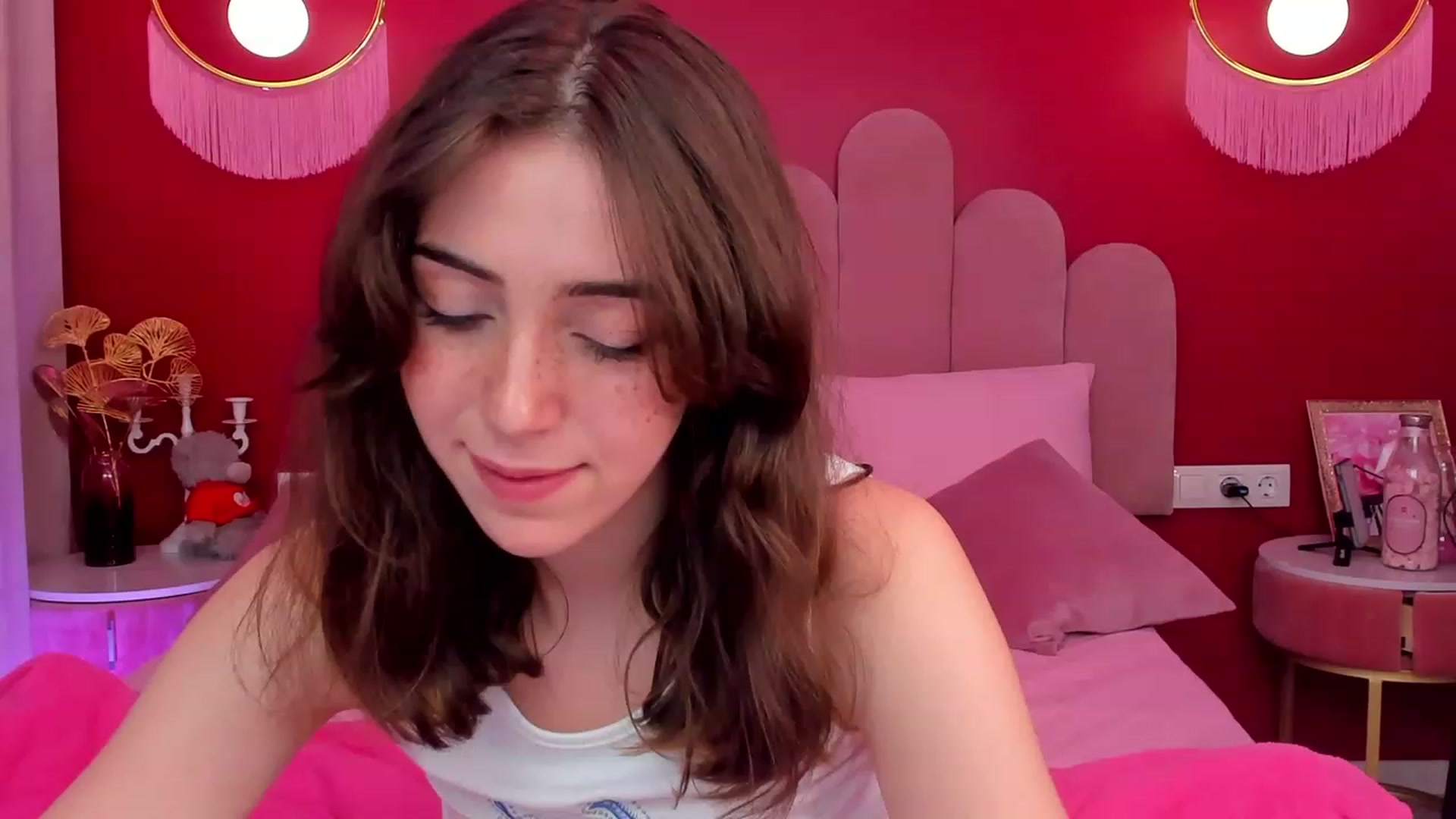 Gallery image thumbnail from ElsaYoung's myfreecams stream on, 06/01/2023, 16:32 image 18 of 20