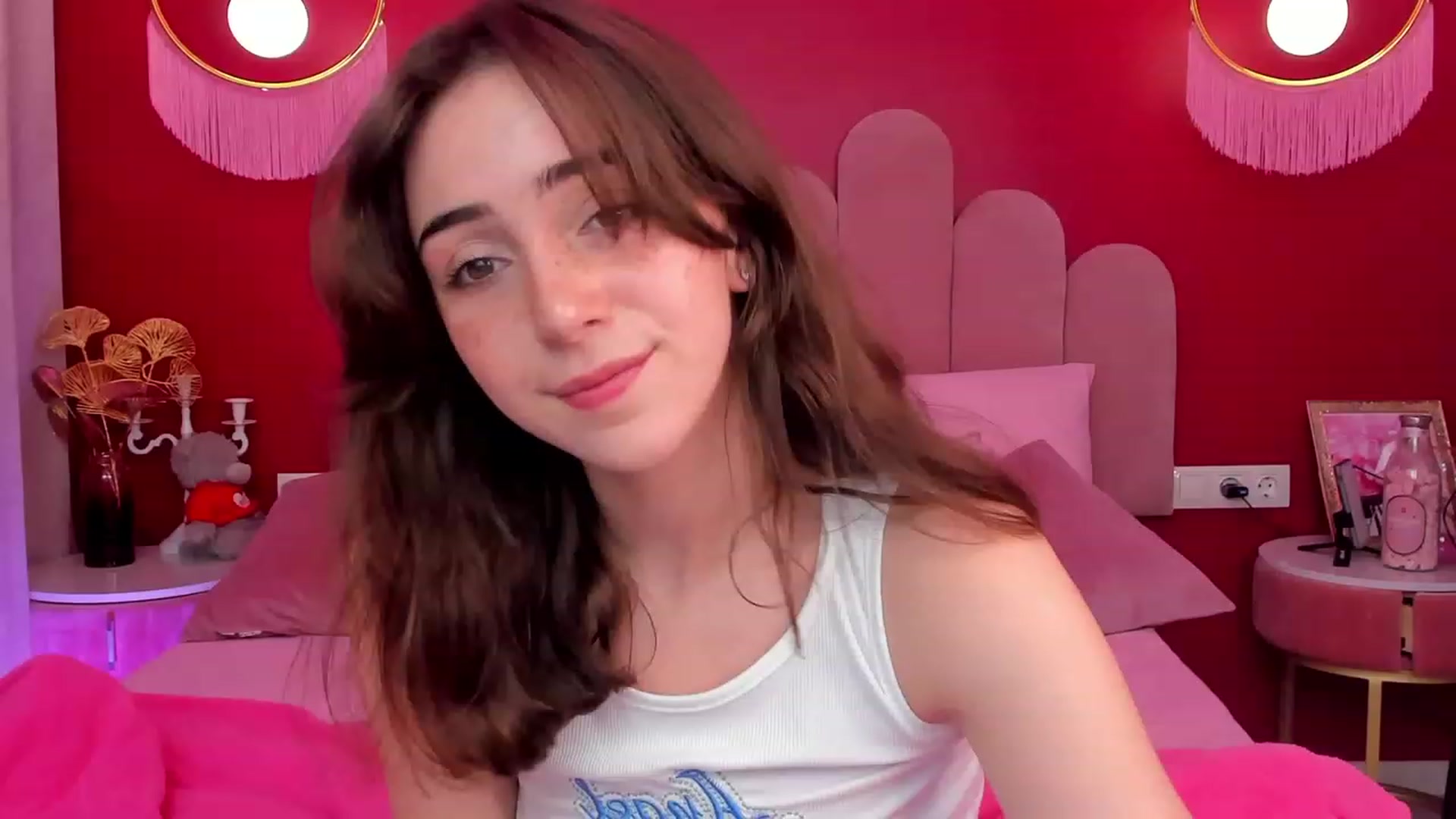 Gallery image thumbnail from ElsaYoung's myfreecams stream on, 06/01/2023, 16:32 image 13 of 20