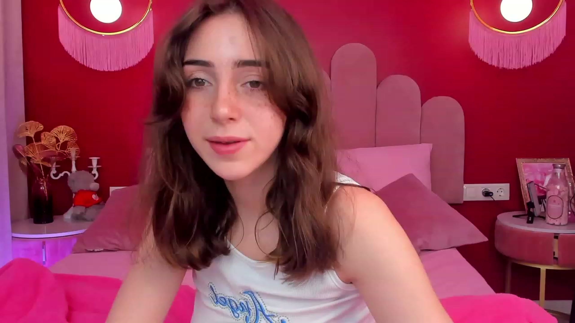 Gallery image thumbnail from ElsaYoung's myfreecams stream on, 06/01/2023, 16:32 image 20 of 20