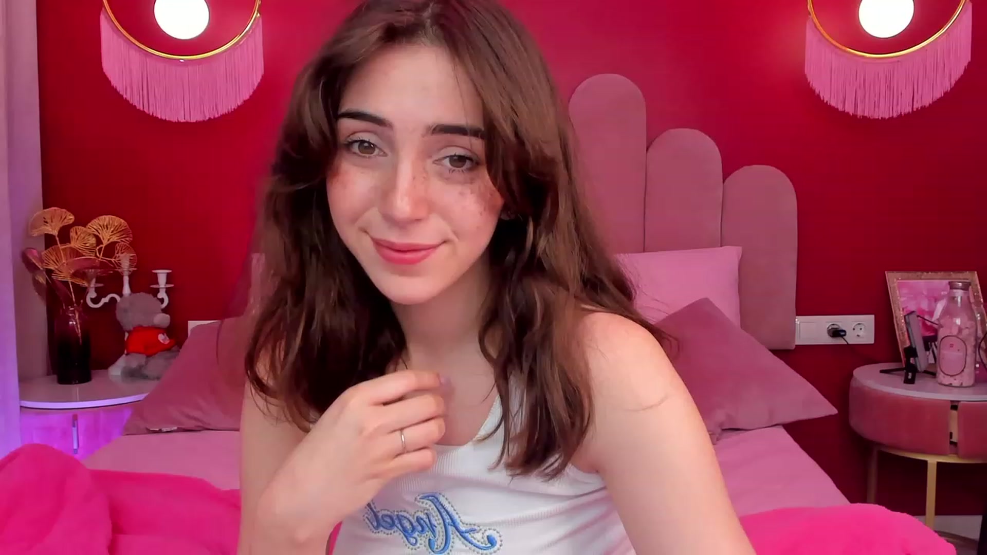 Gallery image thumbnail from ElsaYoung's myfreecams stream on, 06/01/2023, 16:32 image 5 of 20